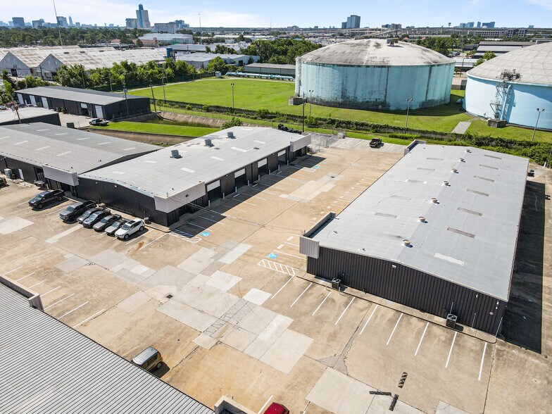 More Photos Of 1500 Brittmoore Rd, Houston Warehouse For Lease