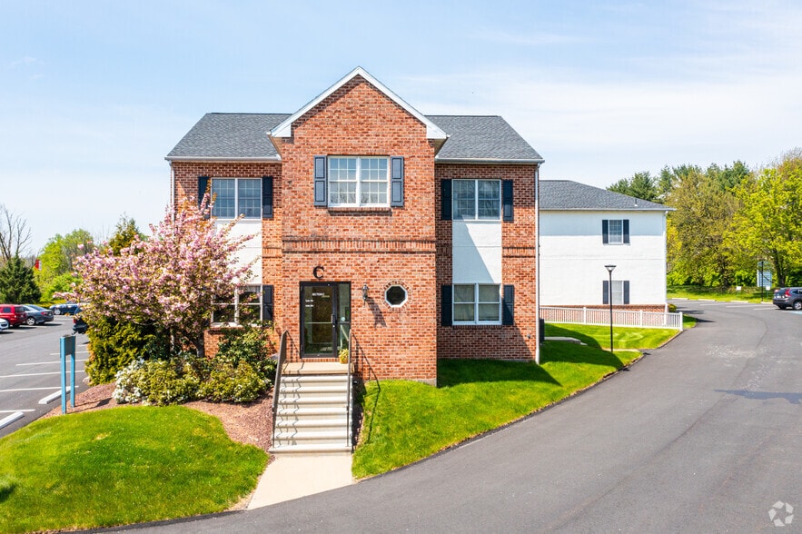 More Photos Of 5 Hearthstone Ct, Reading Office For Sale
