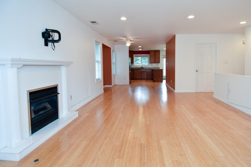 More Photos Of 1705 Commonwealth Ave, Alexandria Apartments For Sale