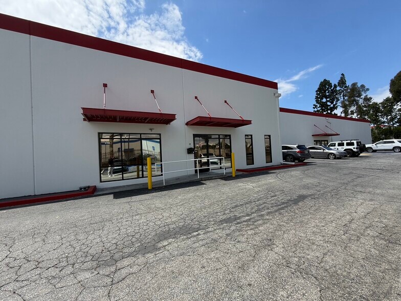 More Photos Of 5700-5714 E Olympic Blvd, Commerce Freestanding For Lease