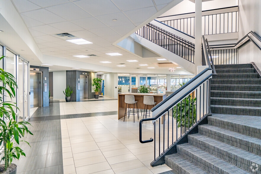 More Photos Of 5130 Eisenhower Blvd, Tampa Office For Lease