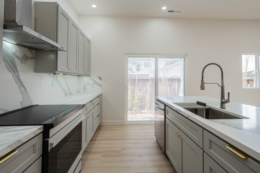 More Photos Of 987 Harcourt Ave, Seaside Multifamily For Sale