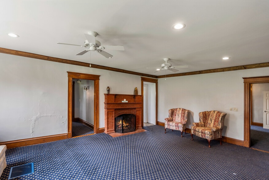 More Photos Of 2665 Boston Tpke, Coventry Funeral Home For Sale