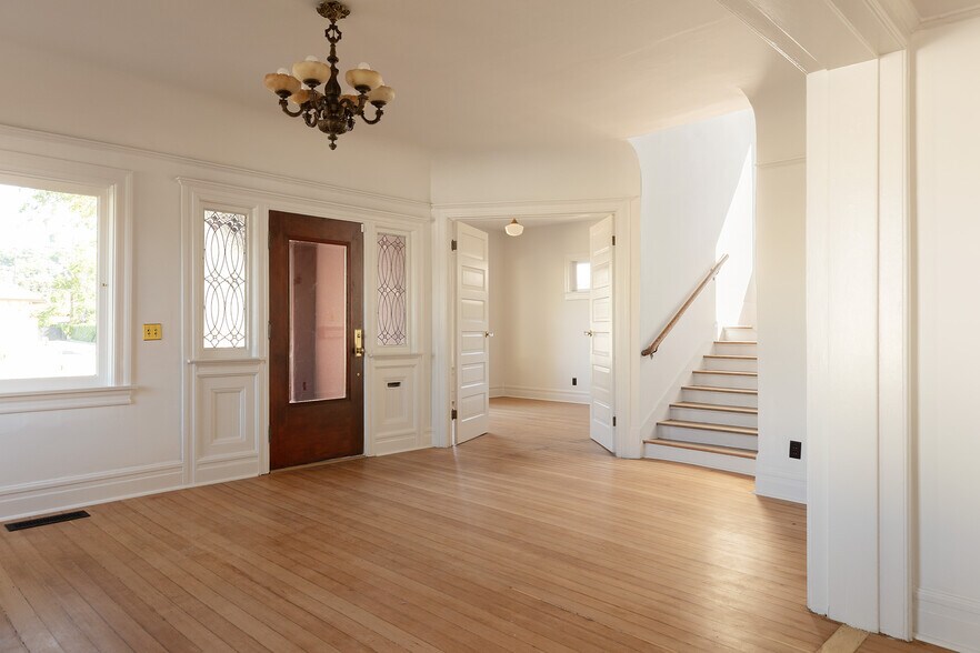 More Photos Of 4219 Figueroa Street, Los Angeles General Retail For Sale