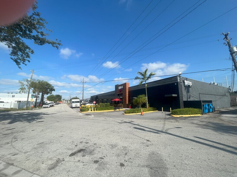 More Photos Of 337 NW 170th St, North Miami Beach Warehouse For Sale