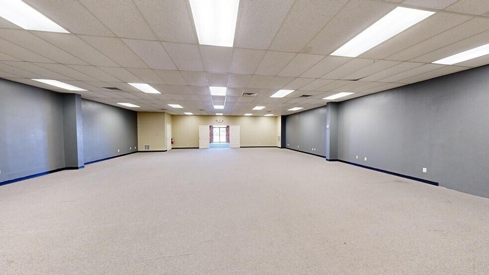 More Photos Of 1653-1655 W 4th St, Mansfield General Retail For Sale