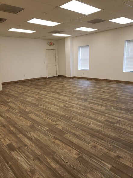 More Photos Of 819-821 Midpoint Dr, O'Fallon Warehouse For Sale