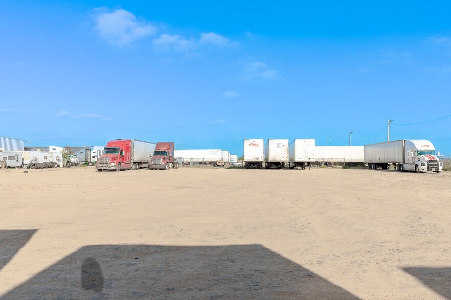 More Photos Of 119 North America Rd, Laredo Land For Sale