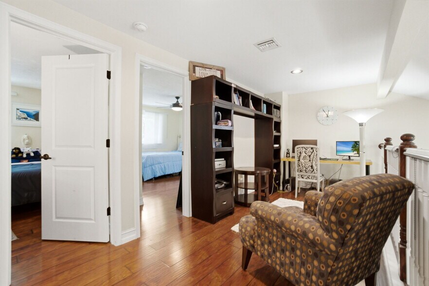 More Photos Of 4120 3rd Ave NW, Naples Apartments For Sale
