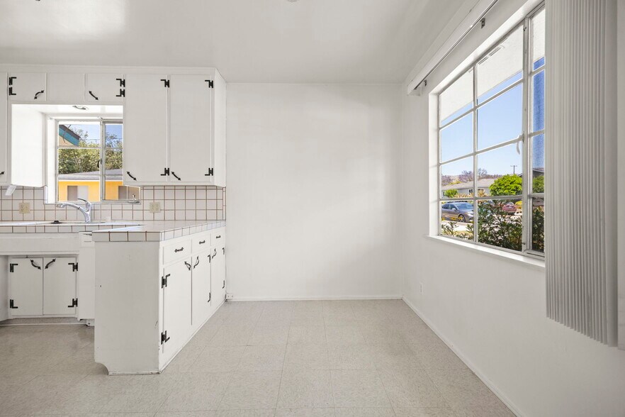 More Photos Of 11 N Dunning St, Ventura Apartments For Sale