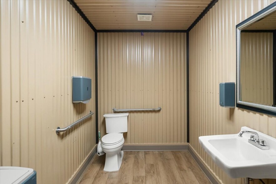 More Photos Of 360 College Ave, Weed Showroom For Sale