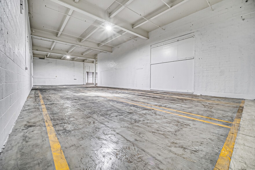 More Photos Of 799 E 73rd St, Cleveland Warehouse For Lease