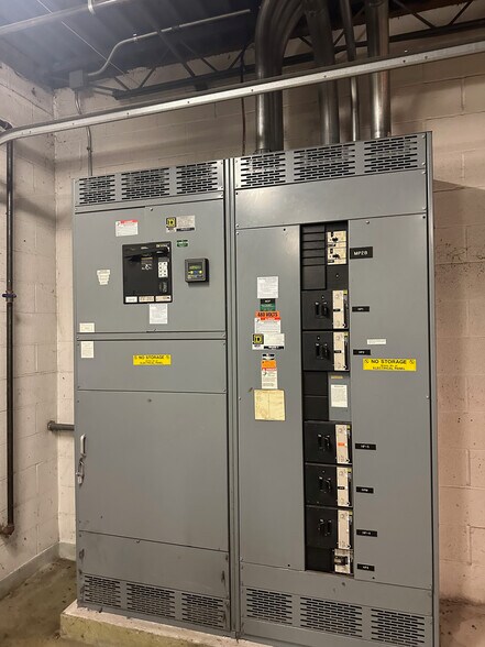 More Photos Of 610 W Church Ave, York Flex For Lease