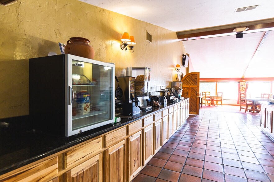 More Photos Of 1765 S Main St, Las Cruces Hotel For Sale