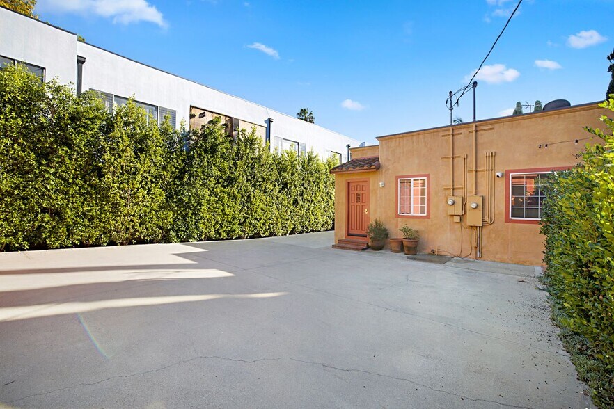 More Photos Of 7621 Norton Ave, West Hollywood Multifamily For Sale