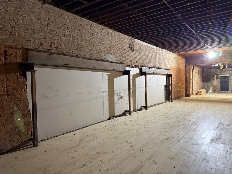 More Photos Of 83 N Saginaw St, Pontiac Office For Sale