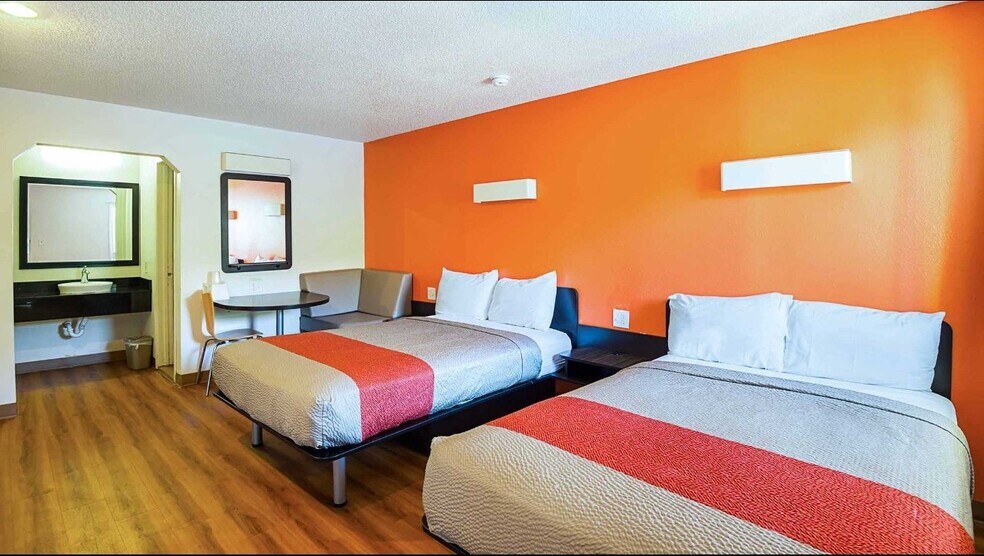 More Photos Of 3400 NW Jefferson St, Blue Springs Hotel For Sale