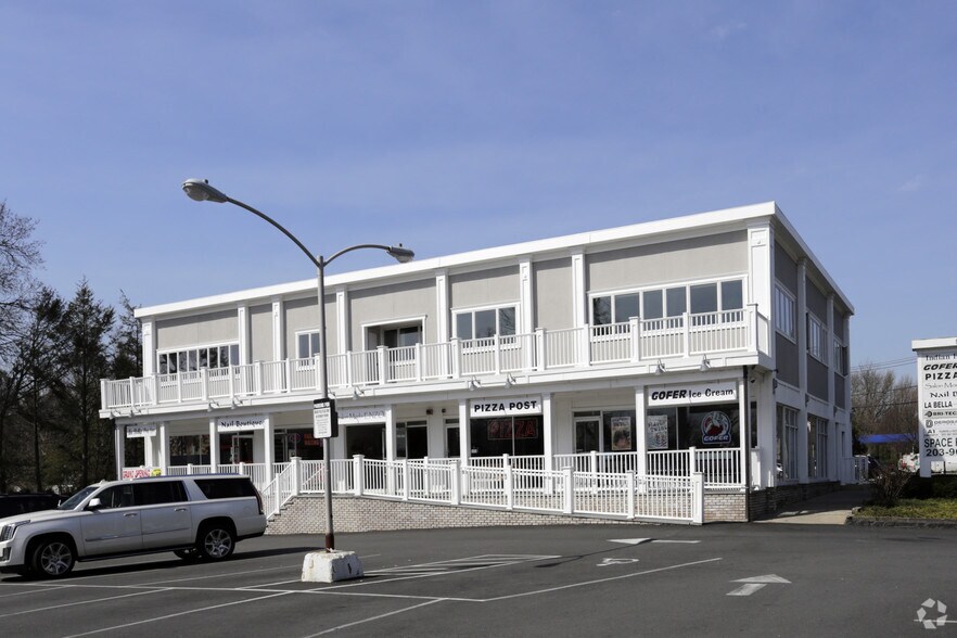 More Photos Of 522 E putnam Ave, Greenwich Freestanding For Lease