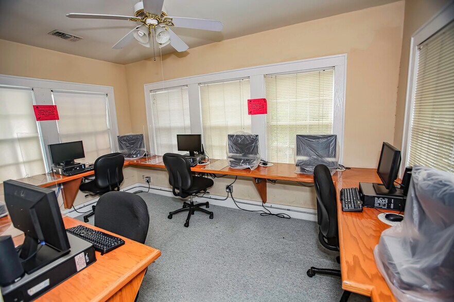 More Photos Of 4601 Caroline St, Houston Office For Lease