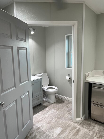 More Photos Of 3193 Imperial Ave, San Diego Freestanding For Lease