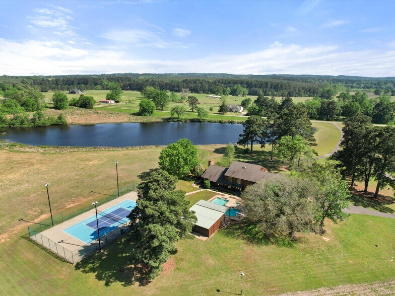 More Photos Of 1173 FM 130, Daingerfield Specialty For Sale