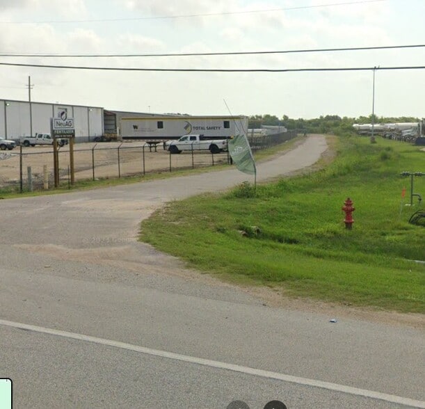 More Photos Of 1824 FM-523, Freeport Manufacturing For Lease