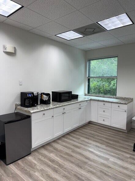 More Photos Of 9696 Bonita Beach Rd, Bonita Springs Office For Lease
