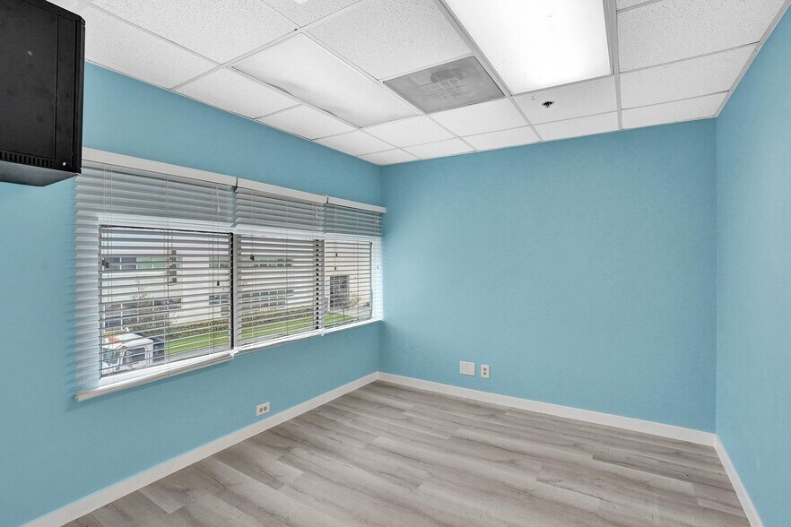 More Photos Of 2400 W Copans Rd, Pompano Beach Showroom For Lease