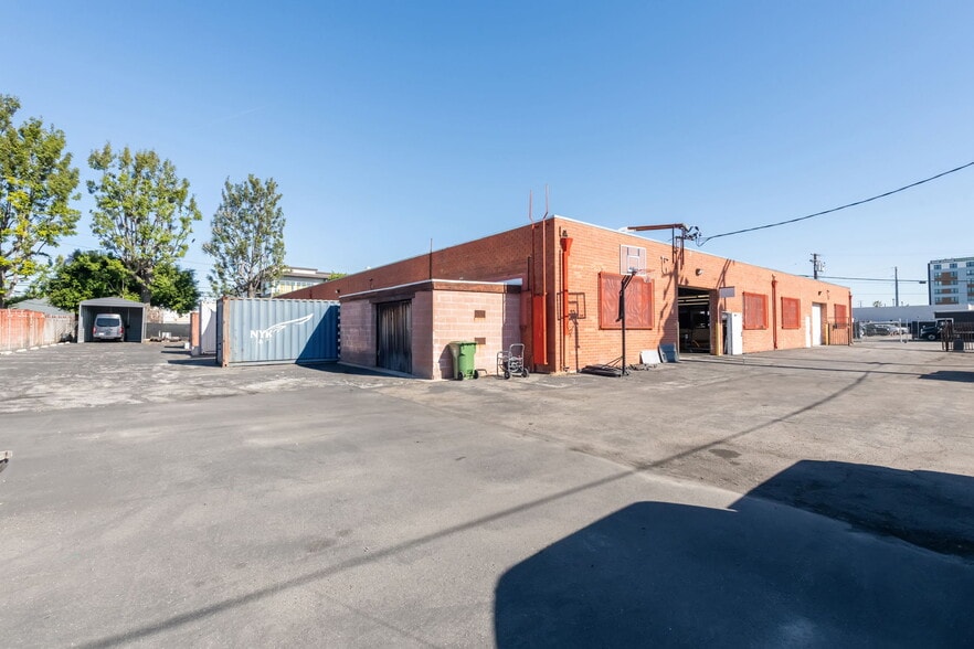 More Photos Of 3160 El Segundo Blvd, Hawthorne Warehouse For Lease