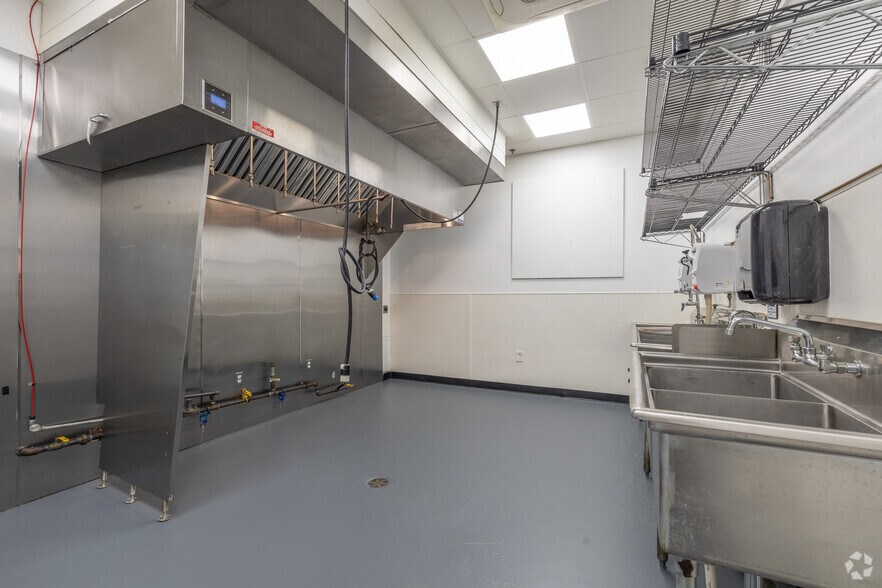 More Photos Of 3300 Fairmount Ave, Philadelphia Warehouse For Lease