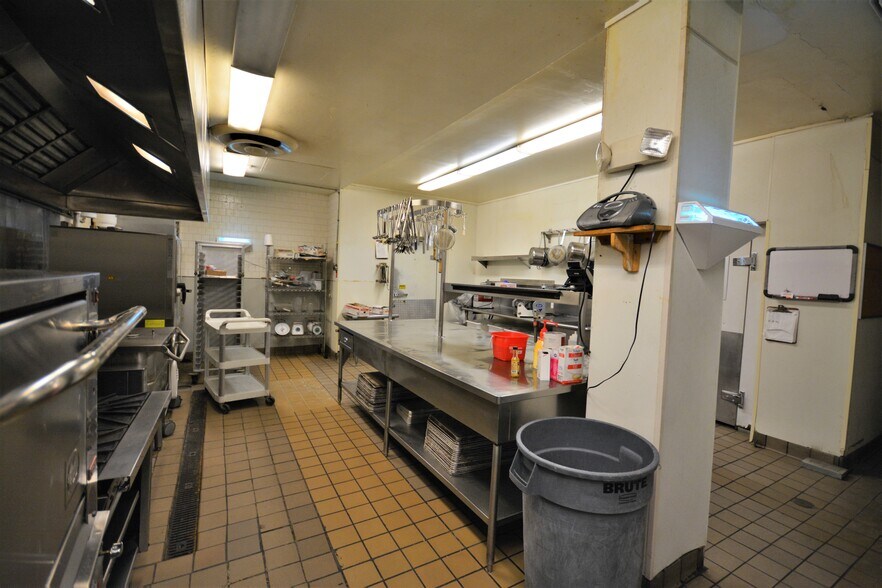 More Photos Of 1929 4th St, Eureka Hotel For Sale