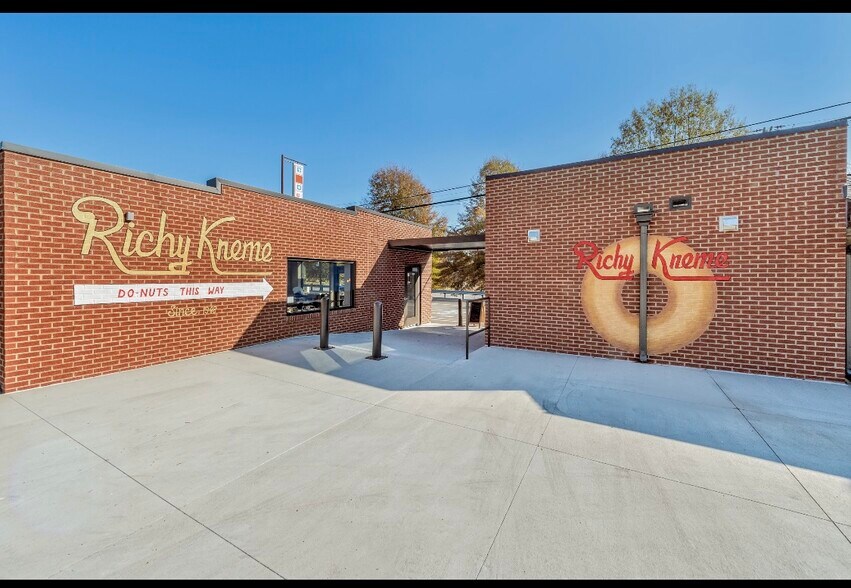 More Photos Of 2601 E Broadway Ave, Maryville Restaurant For Sale