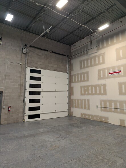 More Photos Of 1925 Deer Creek, Monument Showroom For Lease
