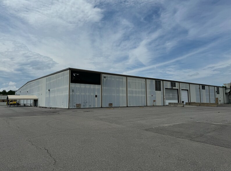 Primary Photo Of 16300 International St, Doswell Warehouse For Lease