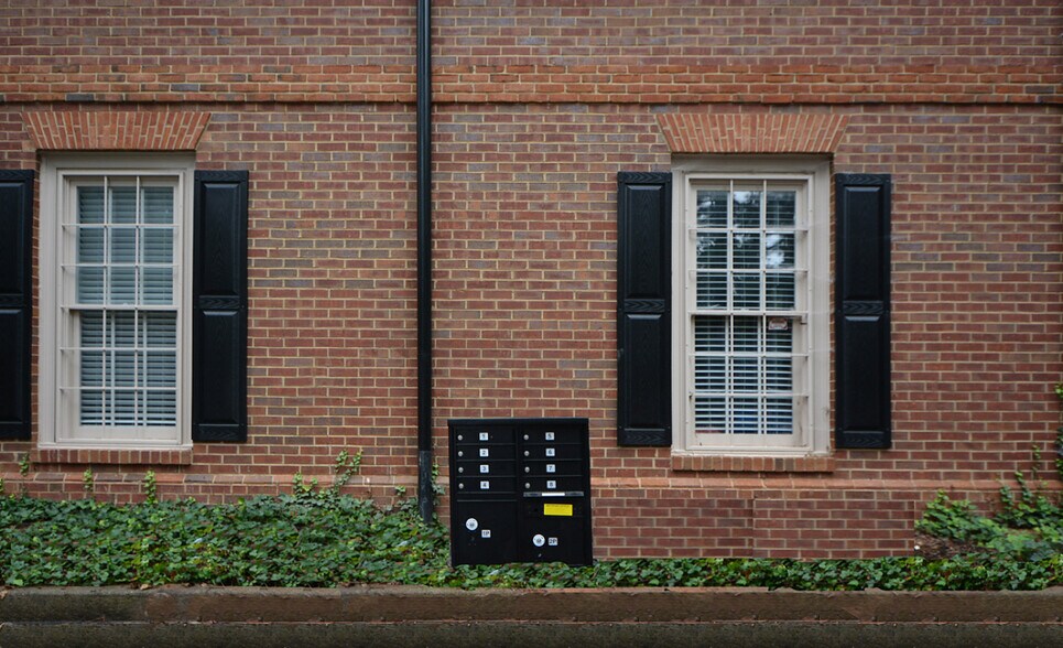 More Photos Of 8046 Roswell Rd, Atlanta Office For Sale