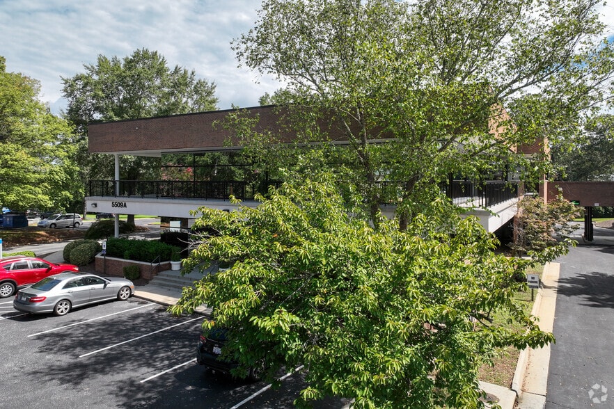 More Photos Of 5509A W Friendly Ave, Greensboro Office For Sale