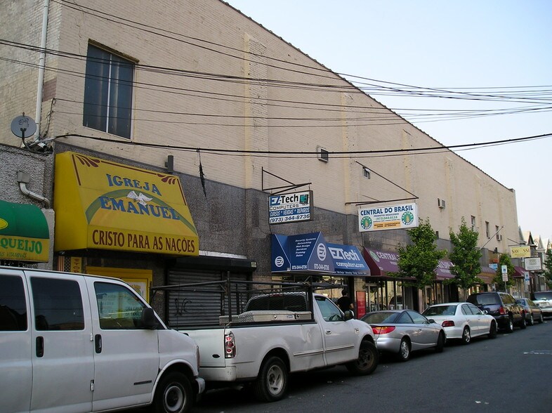 Primary Photo Of 31-43 Merchant St, Newark Storefront For Lease