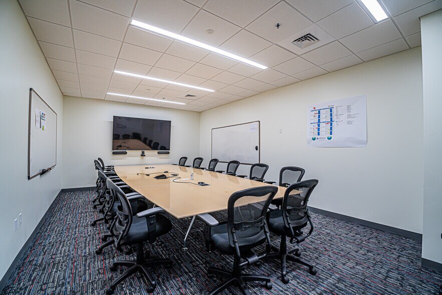 More Photos Of 10 Lyberty Way, Westford Research And Development For Lease