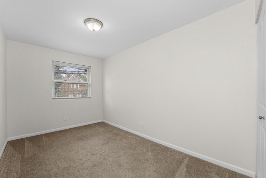 More Photos Of 1911 W Chicago Ave, Chicago Storefront Retail Office For Sale