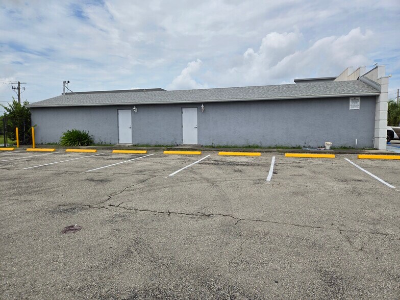 More Photos Of 3696 Dr Martin Luther King Jr Blvd, Fort Myers Freestanding For Lease