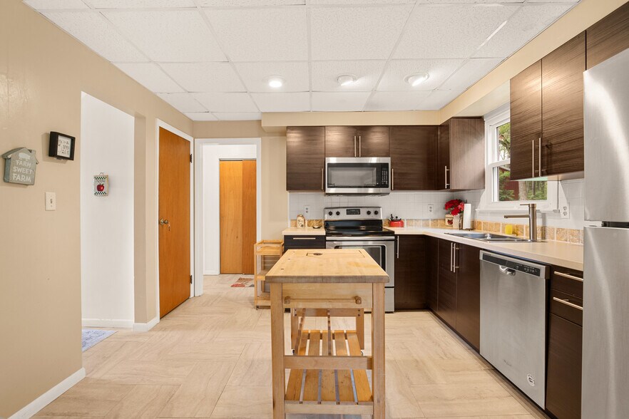 More Photos Of 162 Black Bear Run, Berlin Specialty For Sale