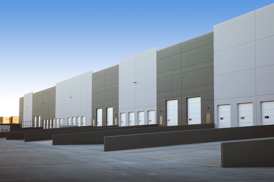 More Photos Of 2215 E Germann Rd, Chandler Warehouse For Lease