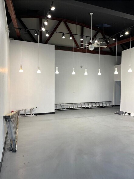 More Photos Of 8940 National Blvd, Los Angeles General Retail For Sale