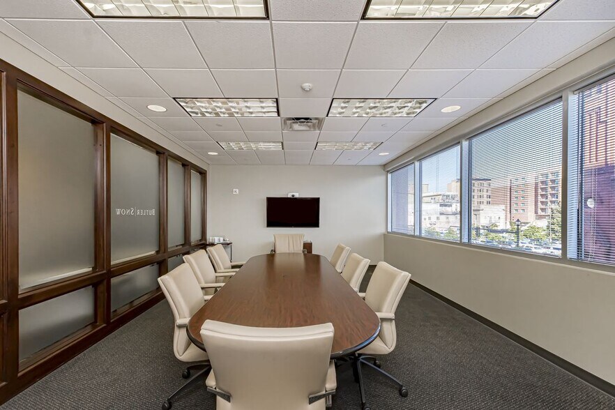 More Photos Of 400 Convention St, Baton Rouge Office For Lease