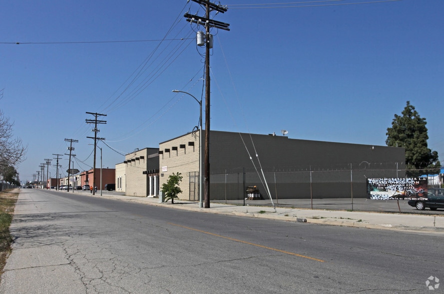 More Photos Of 8040-8106 San Fernando Rd, Sun Valley Warehouse For Lease