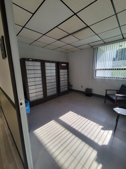 More Photos Of 2121 Corporate Square Blvd, Jacksonville Office For Lease