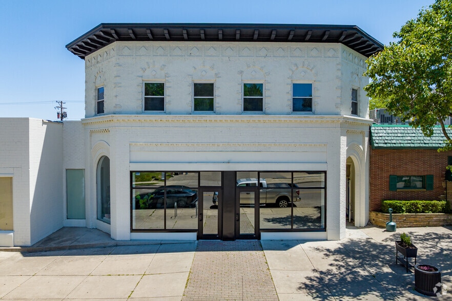 More Photos Of 1922 Brown St, Dayton Storefront Retail Residential For Lease