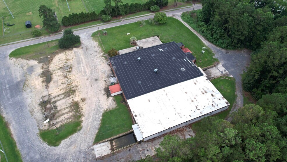 More Photos Of 235 S Hampton Ave, Johnsonville Warehouse For Sale