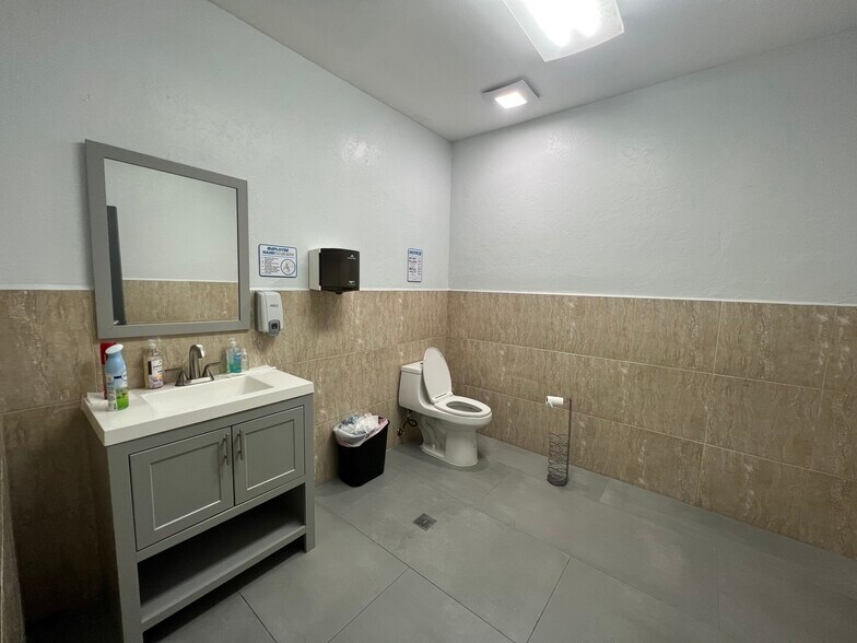 More Photos Of 1918 Harrison St, Hollywood Loft Creative Space For Lease