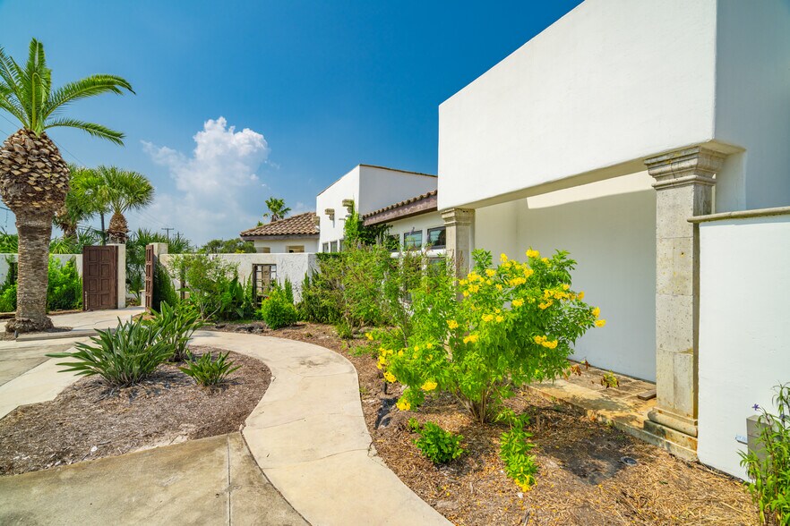 More Photos Of 1703 Highway 35 S, Rockport Office Residential For Lease